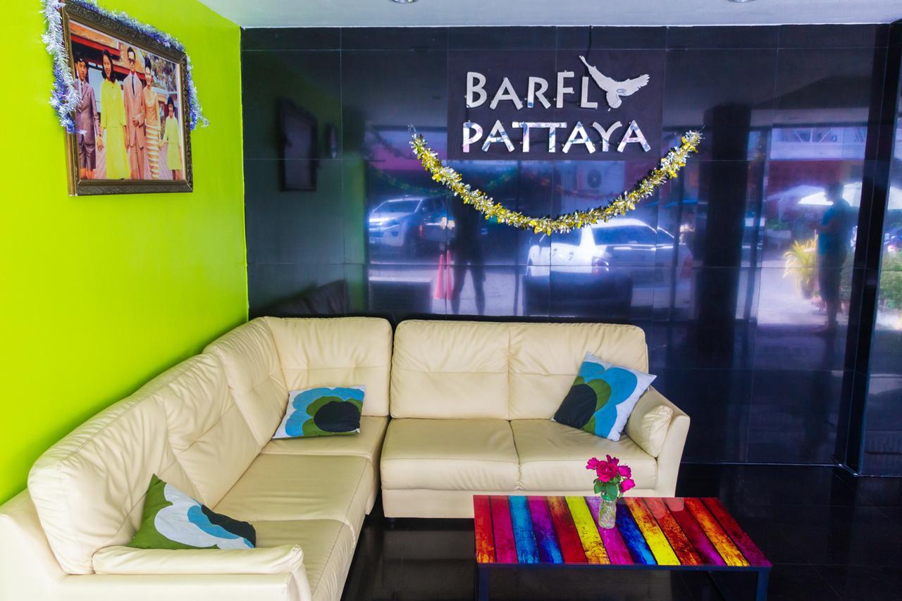 Barfly Pattaya Hotel Джомтиен Бийч Екстериор снимка